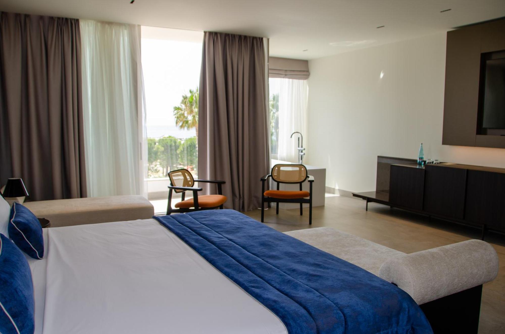 Hotel Abi's &