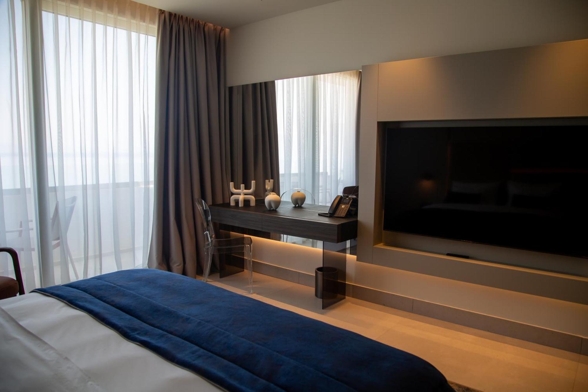 Abi's & 4* Vlore