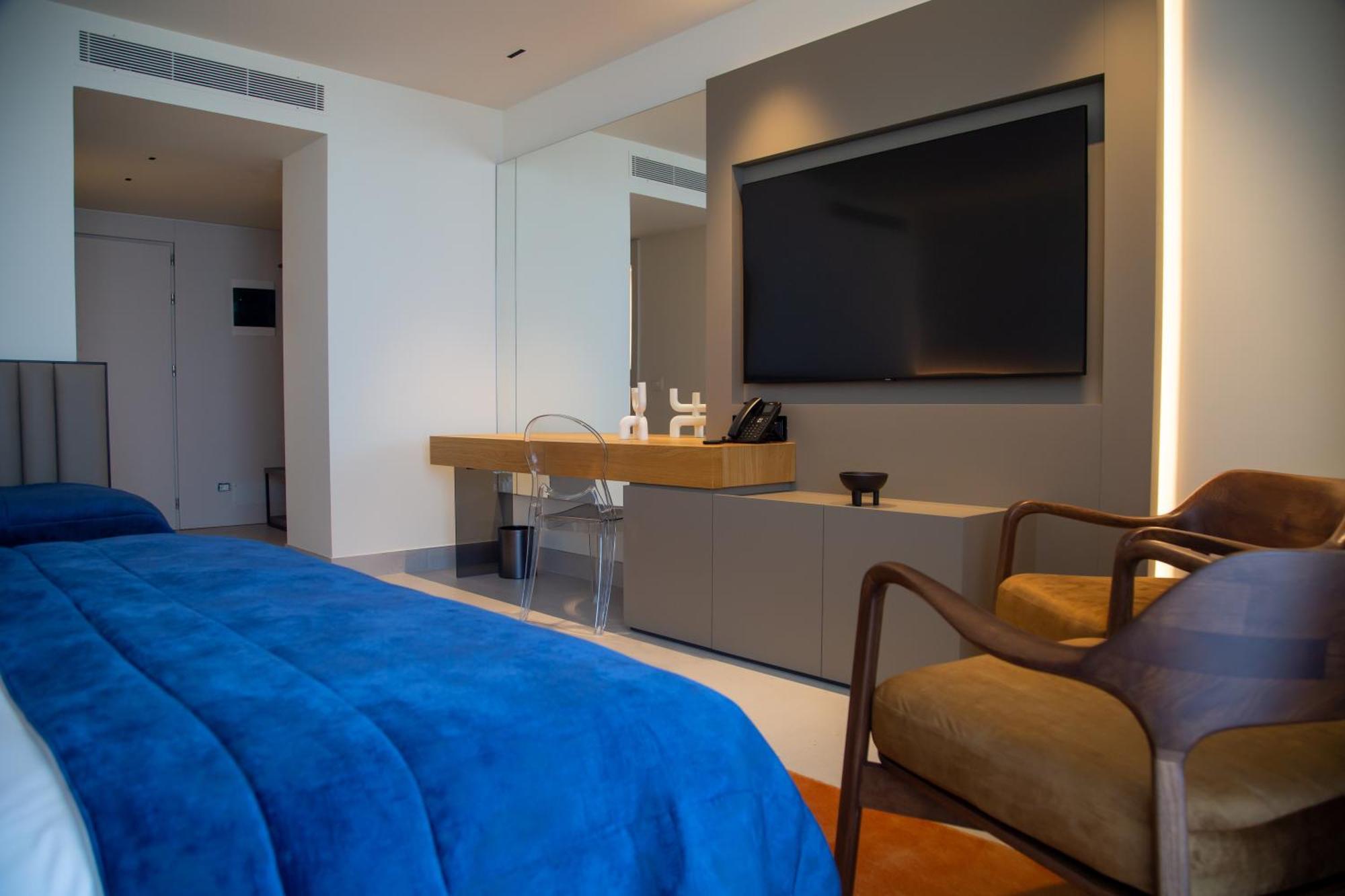 Abi's & Hotel 4*