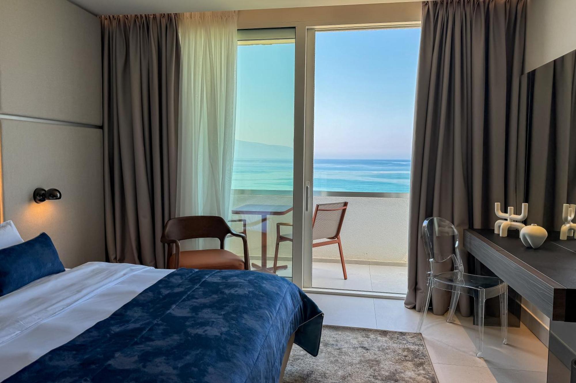 Abi's & Hotel 4*