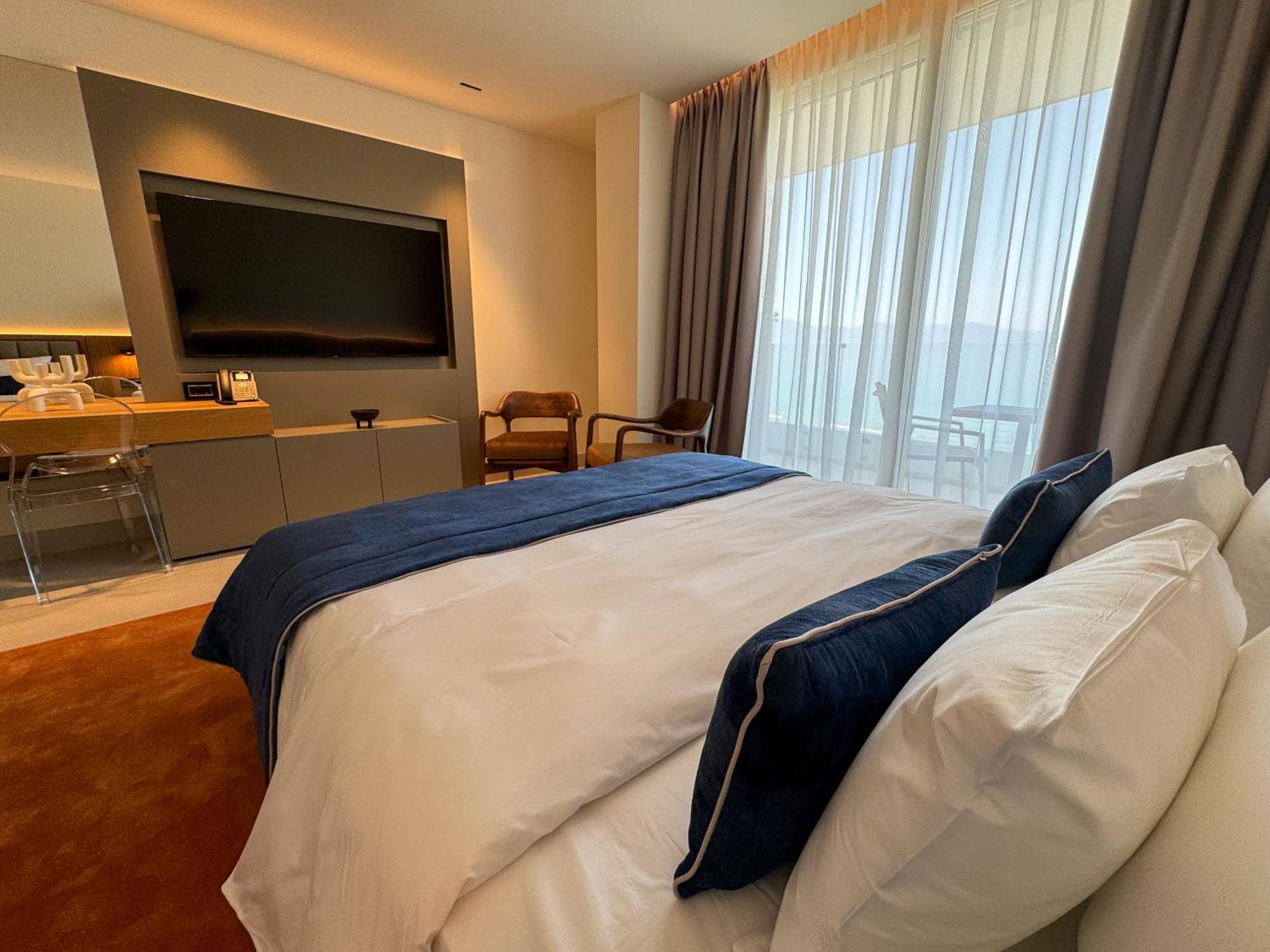 Abi's & Hotel Vlore